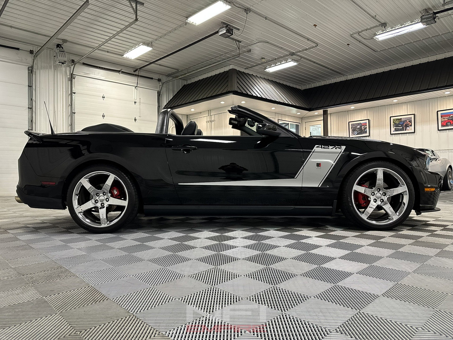 Used 2010 Ford Mustang GT image 25