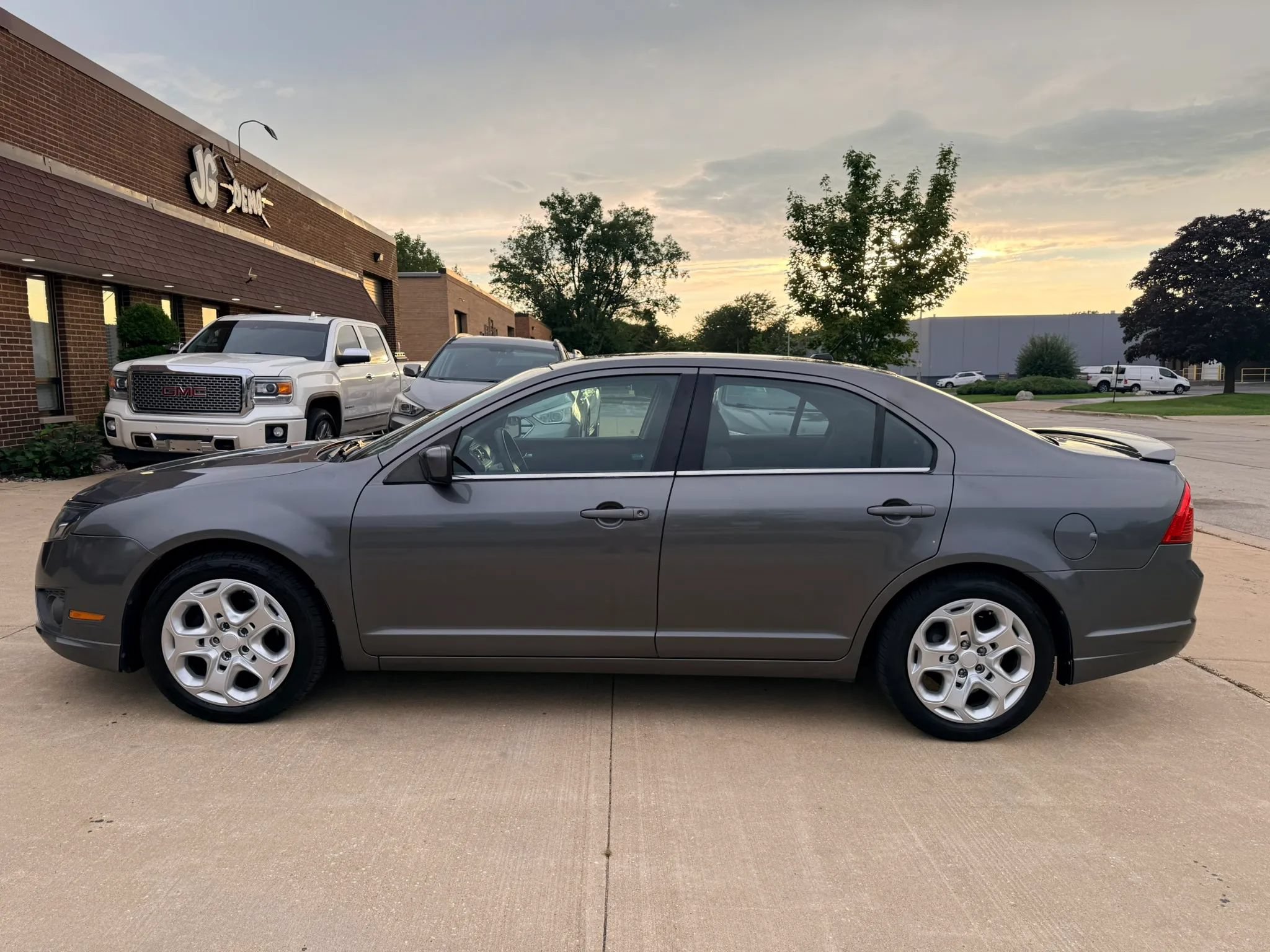 Used 2010 Ford Fusion SE FWD image 6
