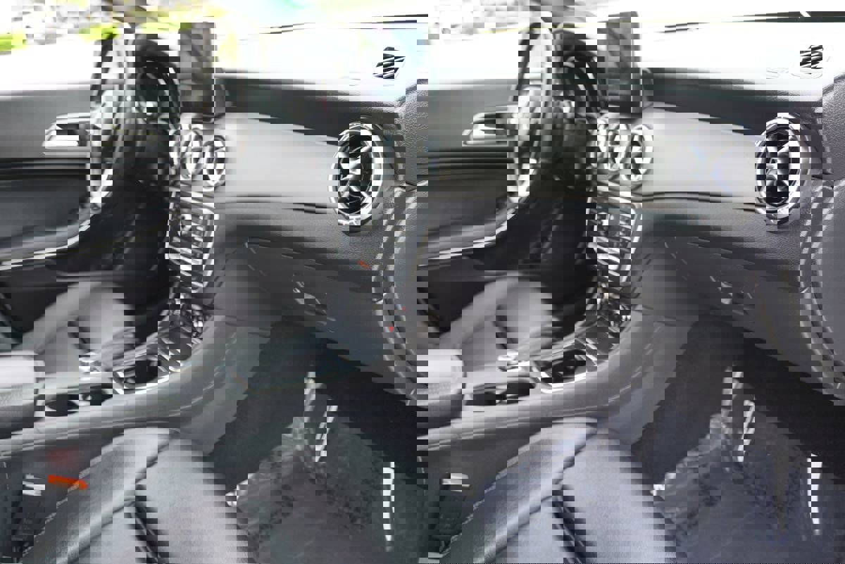 Used 2018 Mercedes-Benz CLA 250 image 13