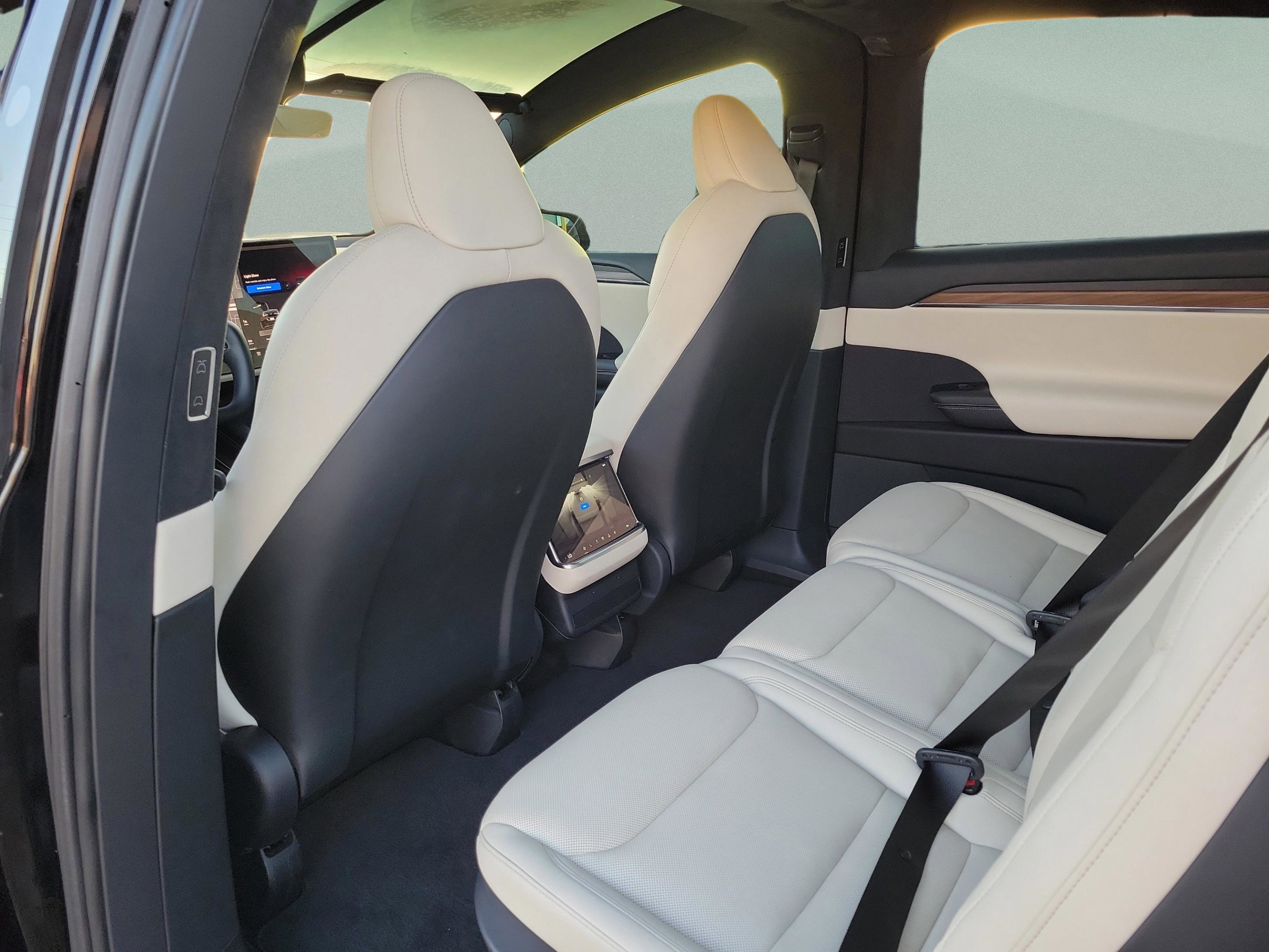 Used 2023 Tesla Model X AWD/4WD image 6