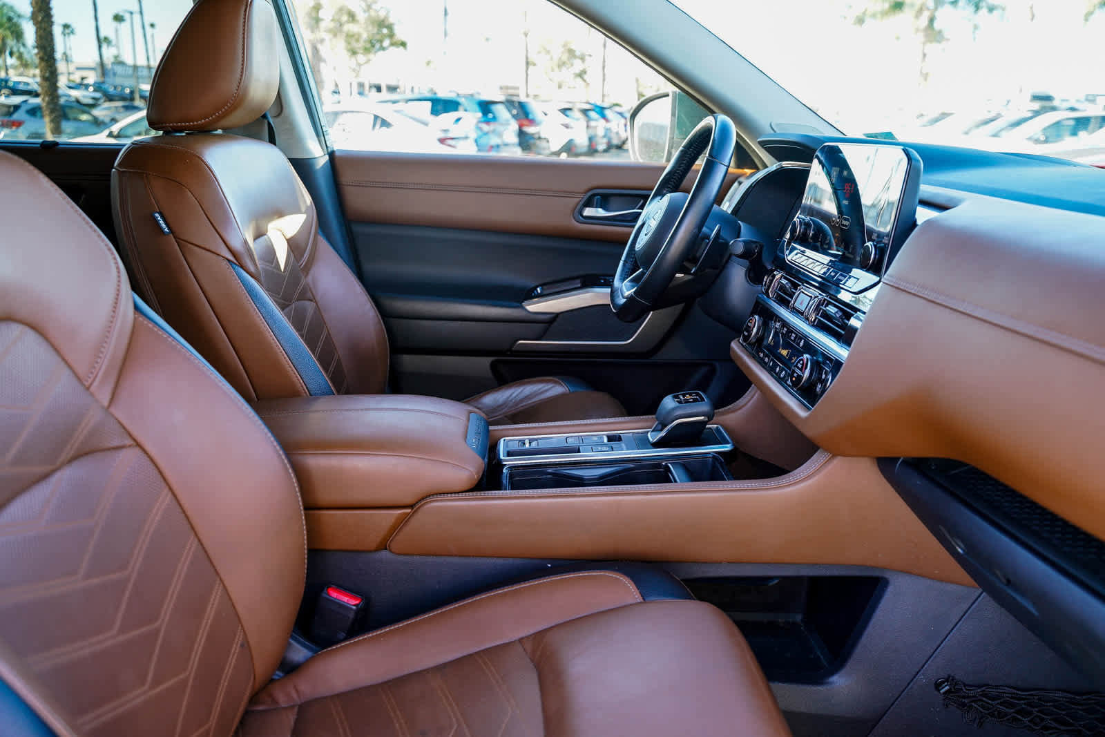 Used 2023 Nissan Pathfinder Platinum image 16