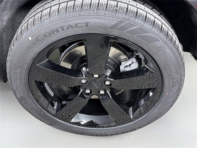 New 2026 Land Rover Defender 110 X-Dynamic SE image 33