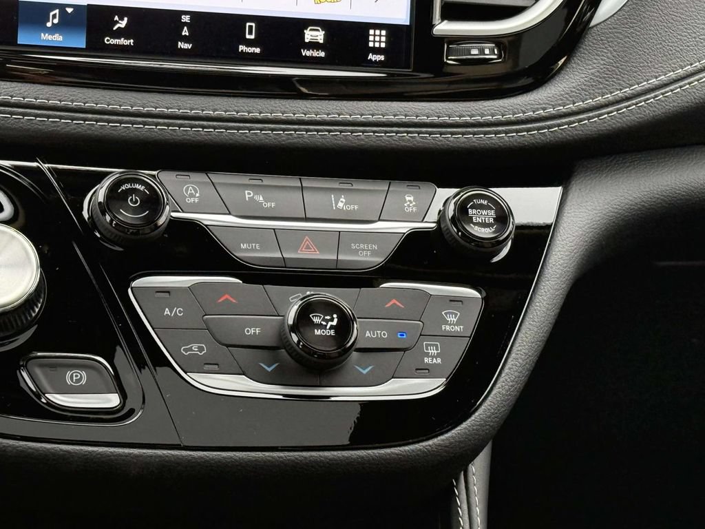 New 2026 Chrysler Pacifica Limited w/ Uconnect Theater Family Group AWD/4WD image 23