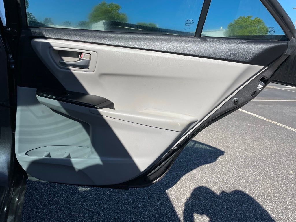 Used 2016 Toyota Camry LE image 33