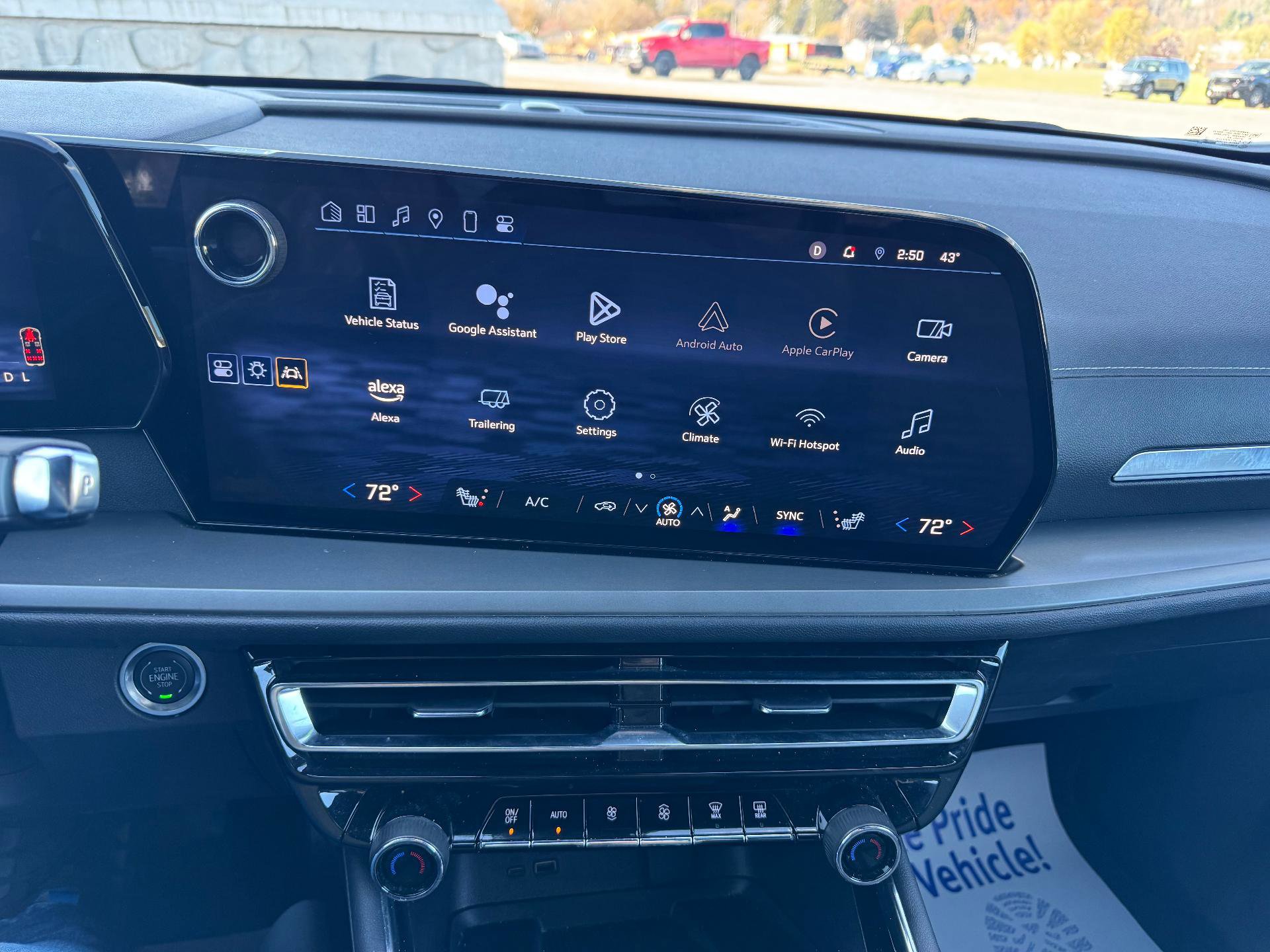 Used 2025 Chevrolet Traverse LT image 28