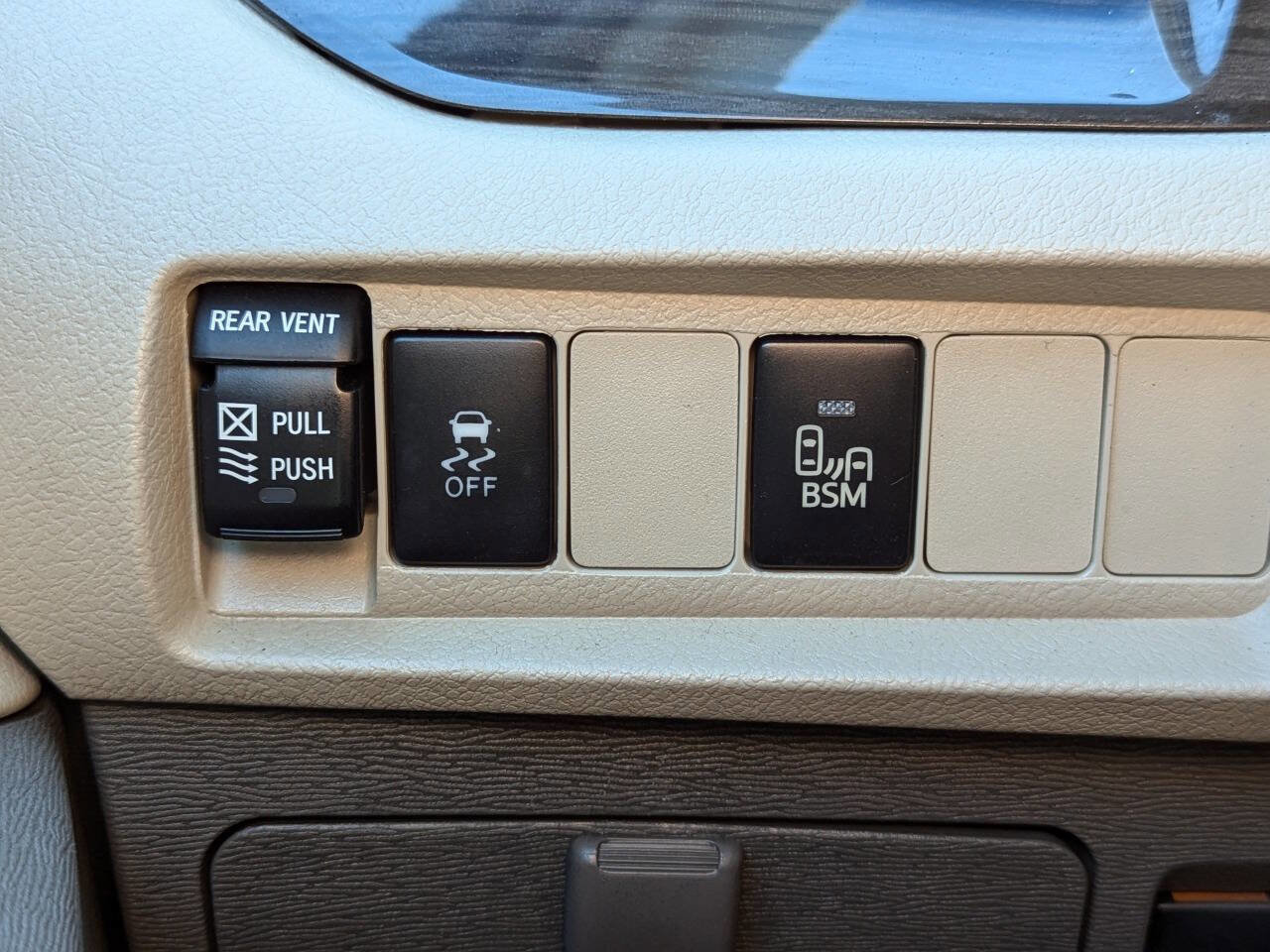 Used 2017 Toyota Sienna XLE image 27