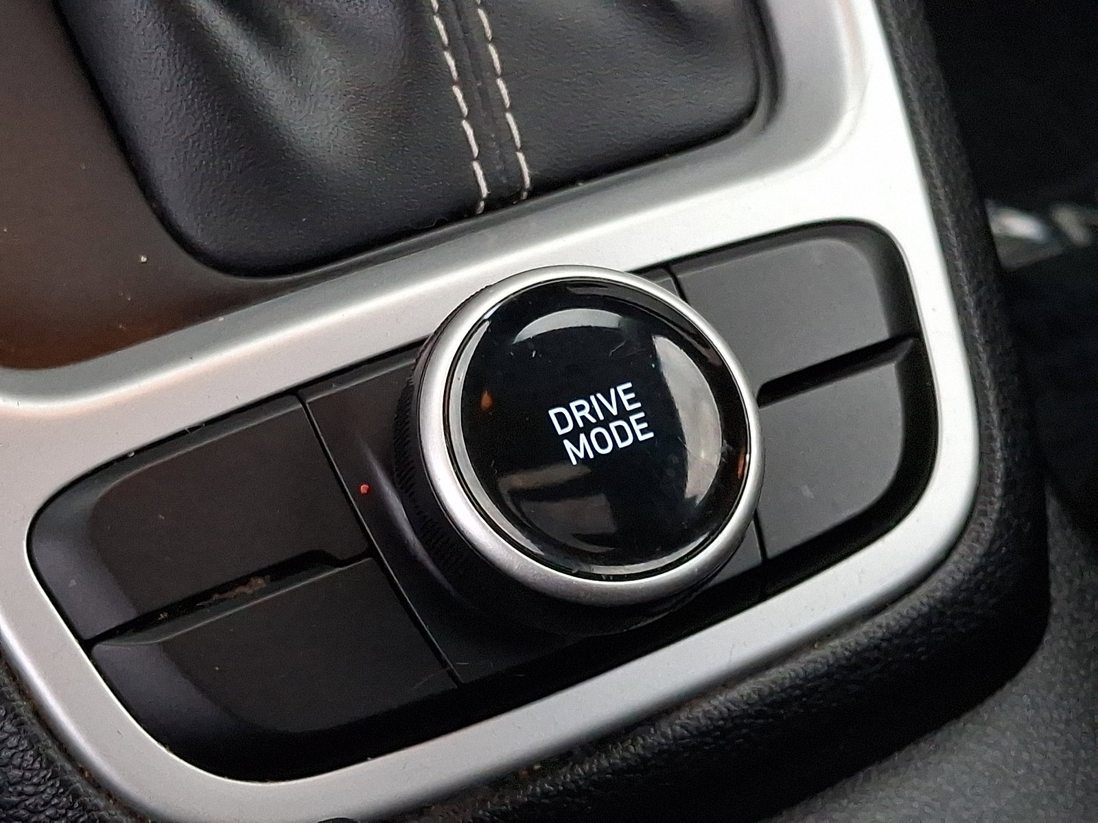 Used 2023 Hyundai Venue SEL FWD image 28
