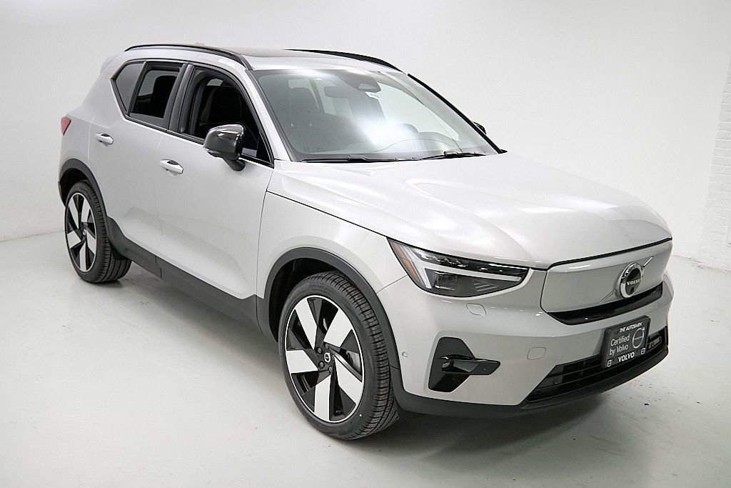 Certified 2023 Volvo XC40 Recharge Ultimate image 4