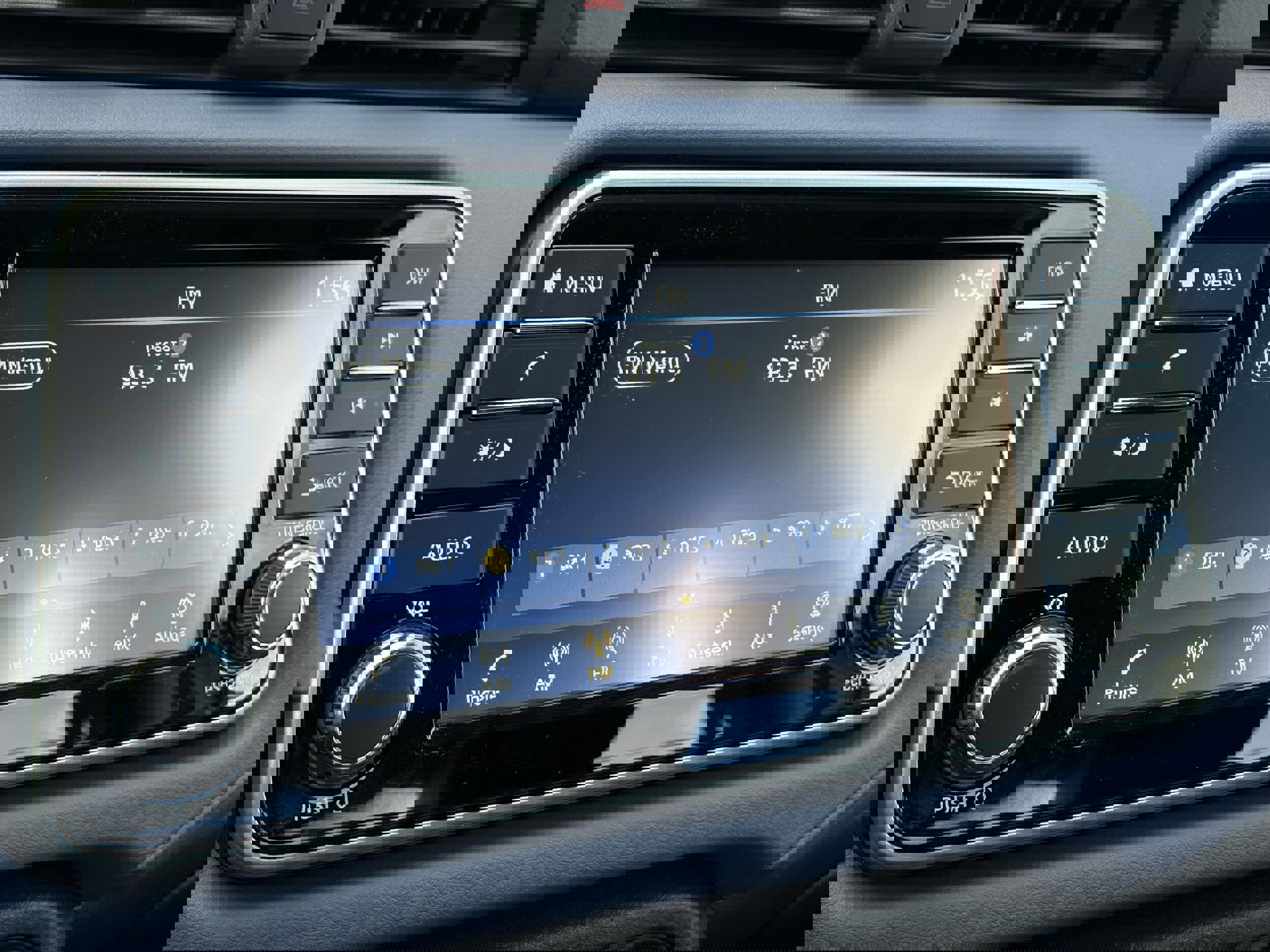 Used 2024 Nissan Versa SV w/ Trunk Package image 24