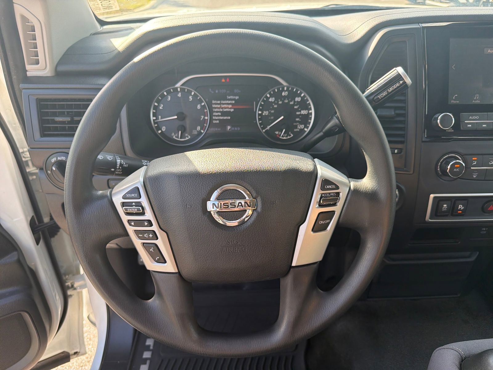 Used 2022 Nissan Titan S image 21