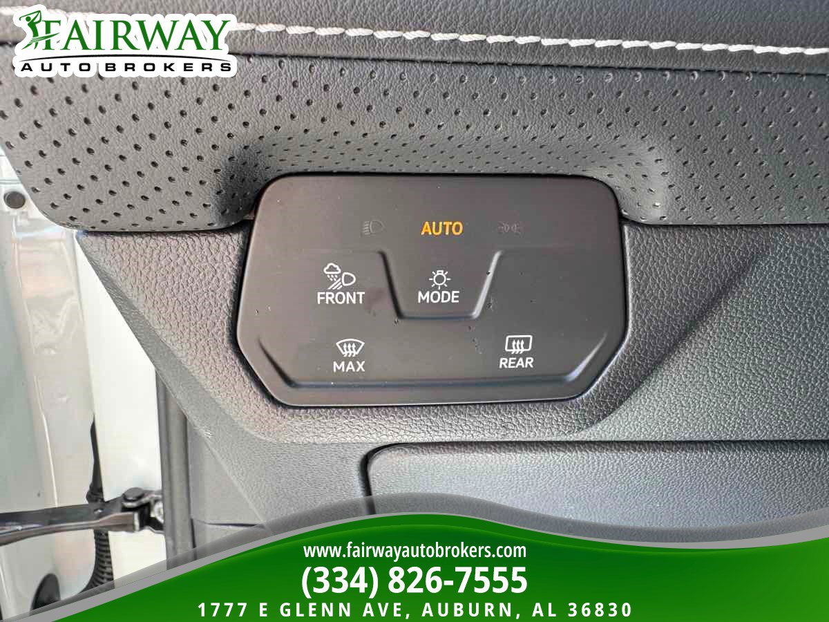 Used 2025 Volkswagen Atlas SE AWD/4WD image 18