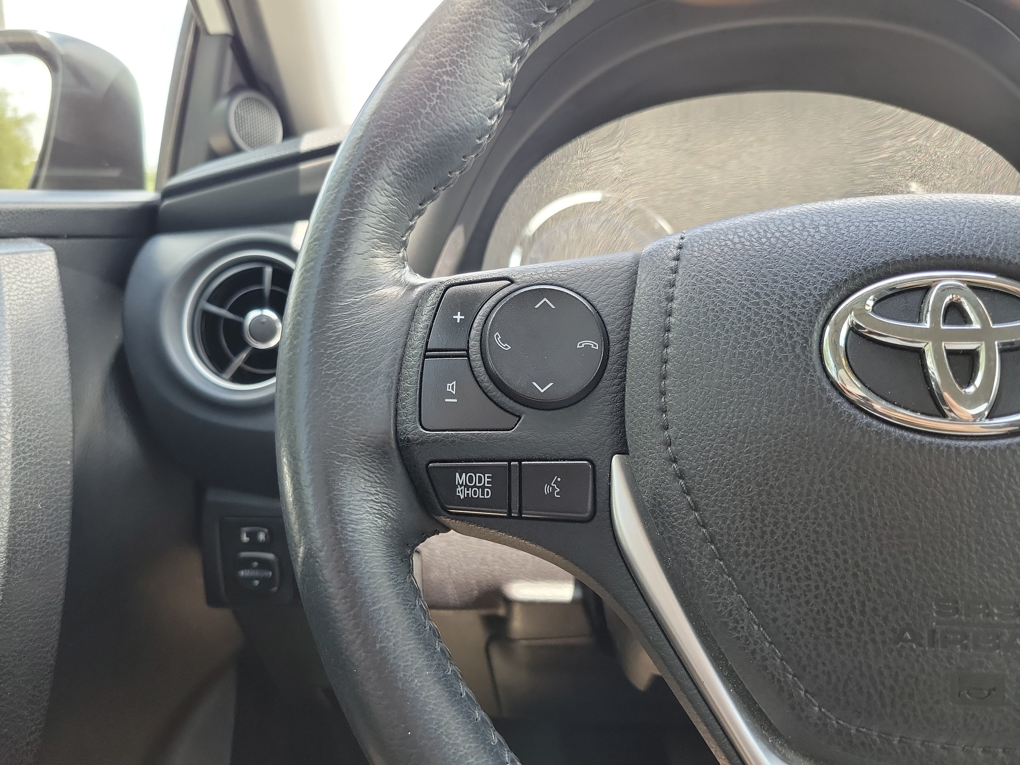 Used 2018 Toyota Corolla SE FWD image 21