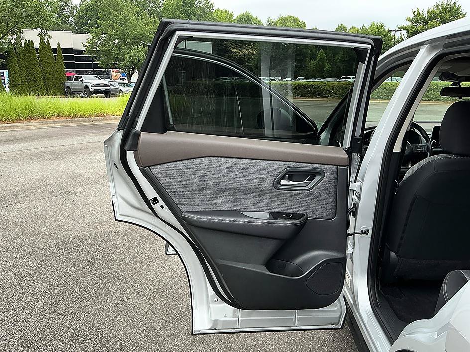 Certified 2023 Nissan Rogue SV FWD image 21