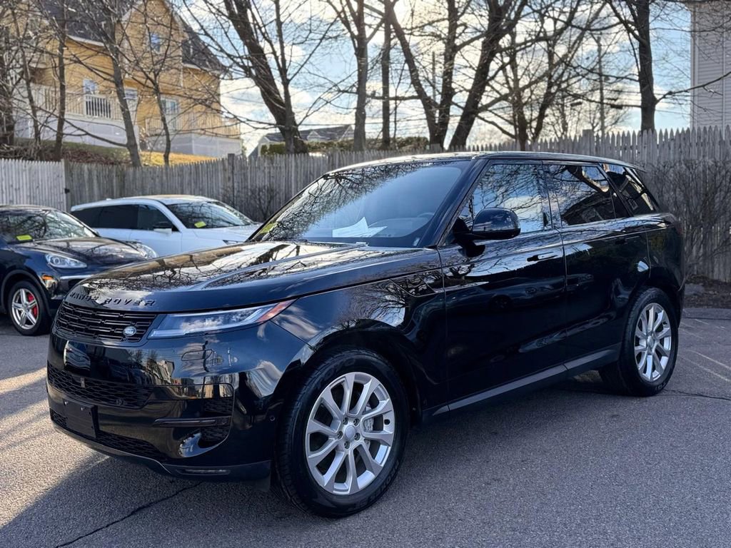 Used 2025 Land Rover Range Rover Sport SE image 2