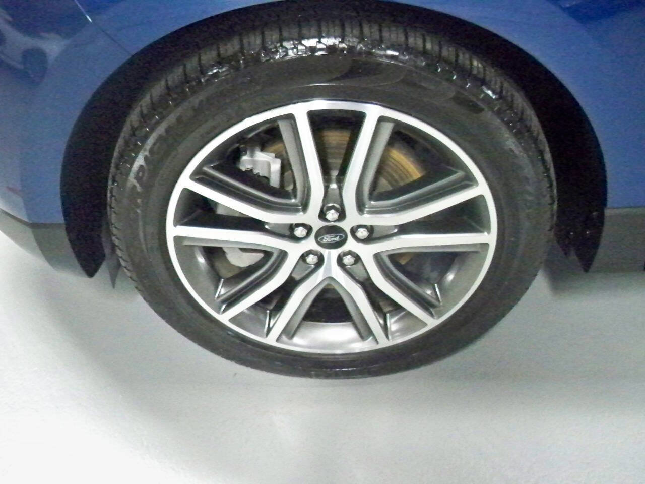 Used 2024 Ford Edge Titanium w/ Equipment Group 301A image 9