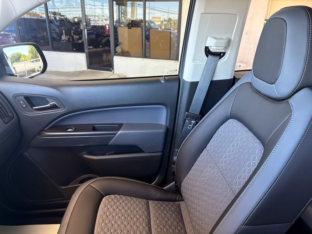Used 2022 Chevrolet Colorado Z71 AWD/4WD image 23