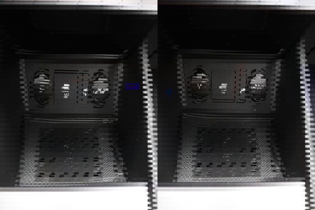 Used 2023 Hyundai Kona Limited image 27