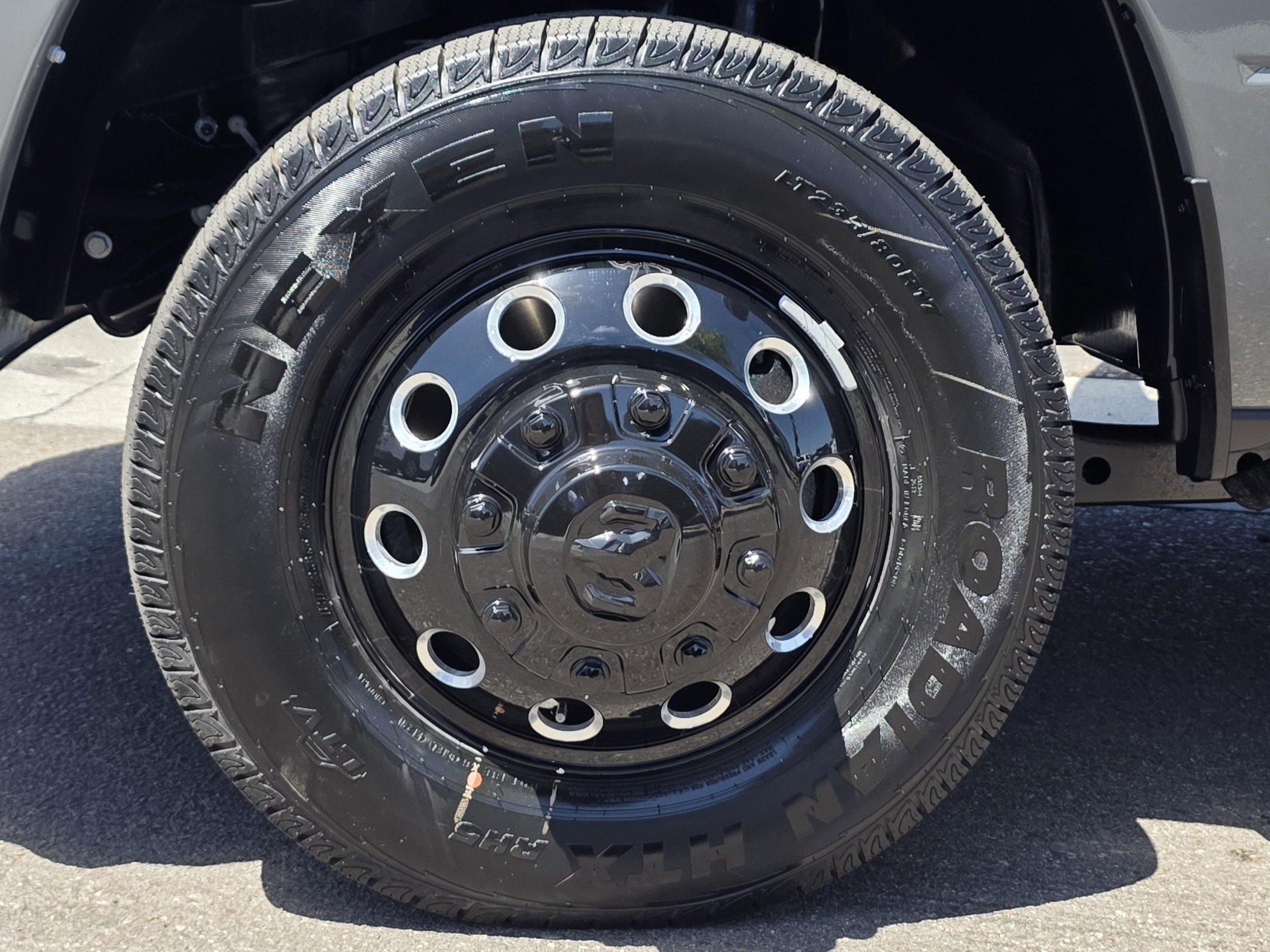 New 2026 RAM 3500 Laramie AWD/4WD image 9