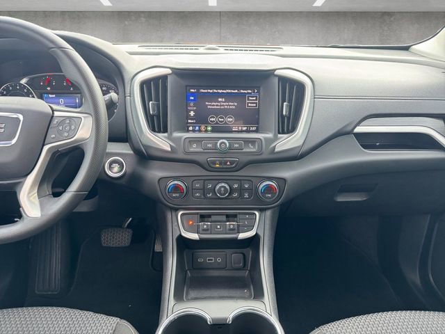 Used 2022 GMC Terrain SLE w/ Driver Convenience Package image 3