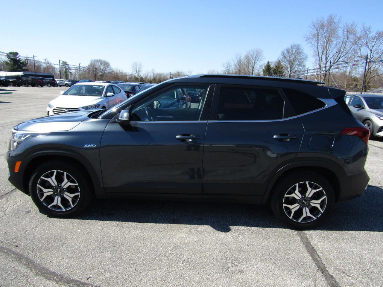 Used 2021 Kia Seltos EX image 4