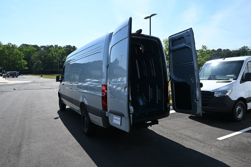 Used 2025 Mercedes-Benz Sprinter 2500 image 33