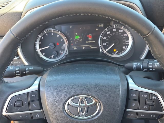 Used 2023 Toyota Highlander XLE image 21