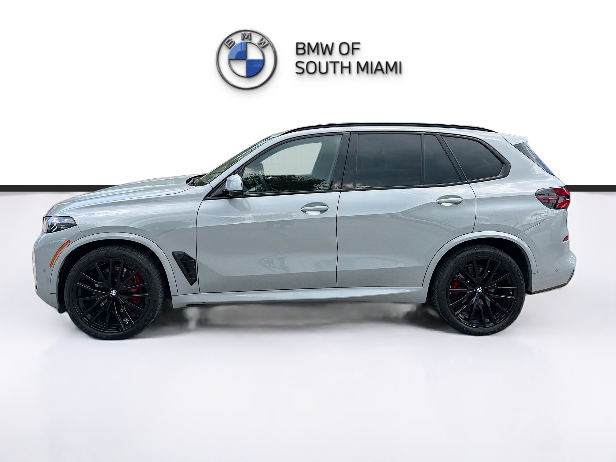 Certified 2024 BMW X5 xDrive40i w/ M Sport Package AWD/4WD image 4