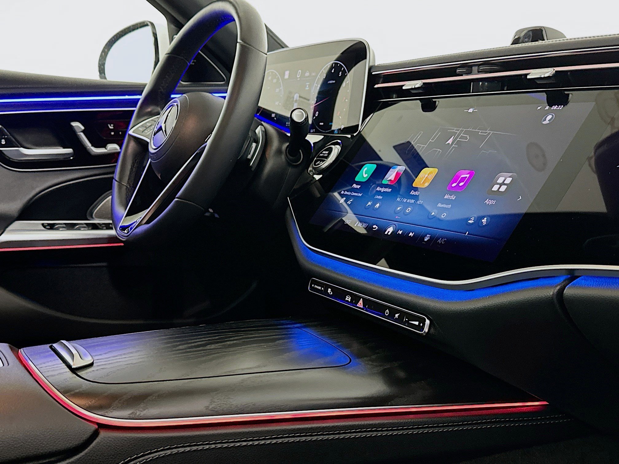 Used 2024 Mercedes-Benz E 350 4MATIC Sedan w/ Airmatic Package image 28