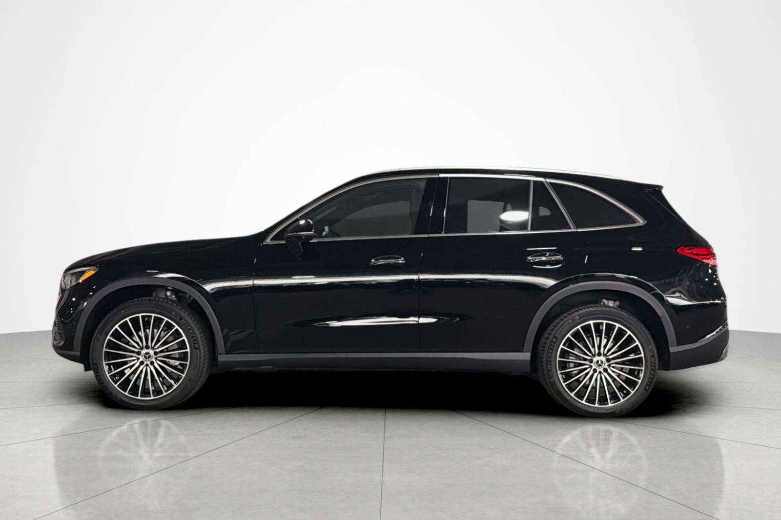New 2027 Mercedes-Benz GLC 300 image 2