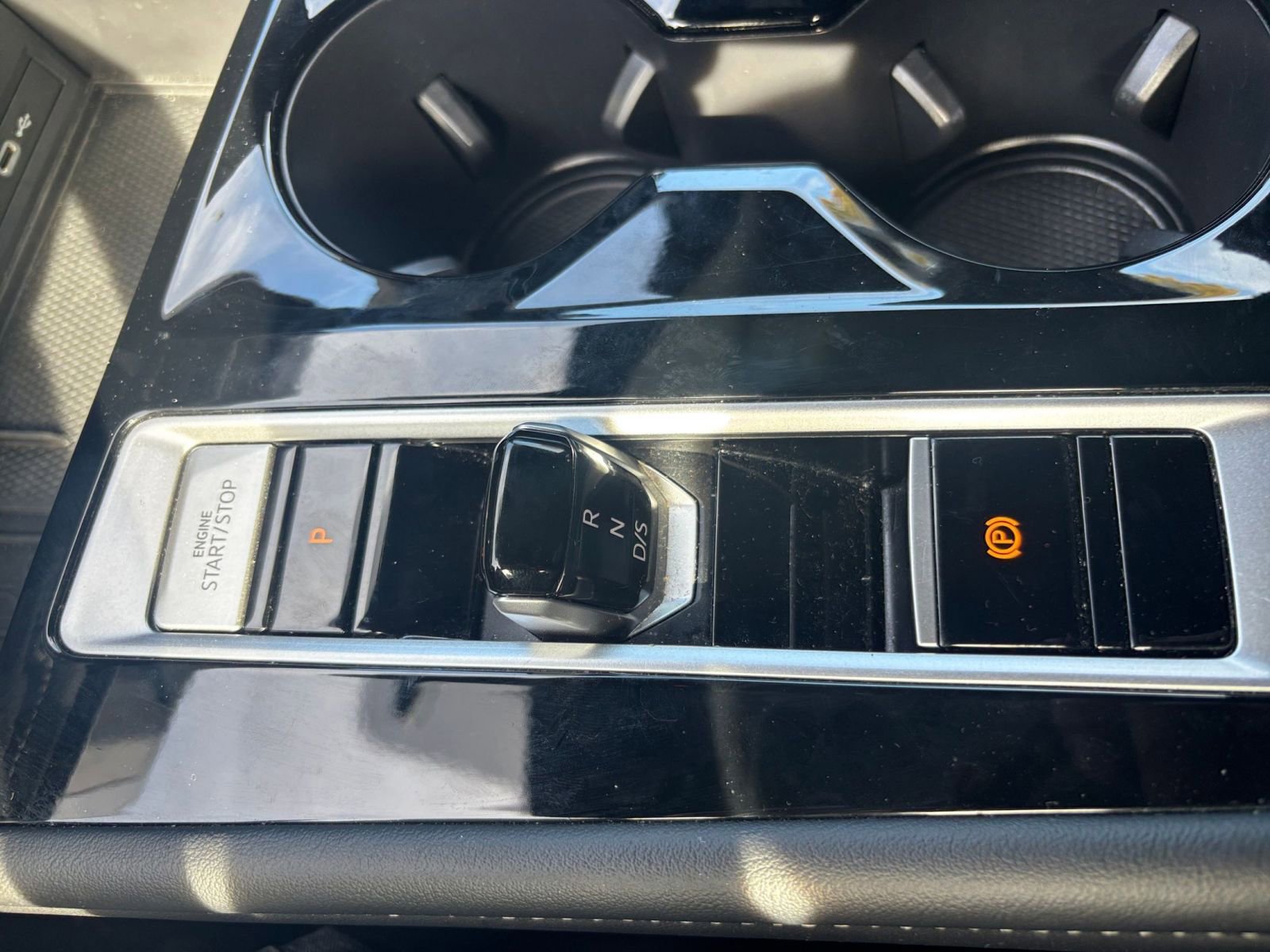 Used 2025 Volkswagen Atlas Cross Sport SE image 39