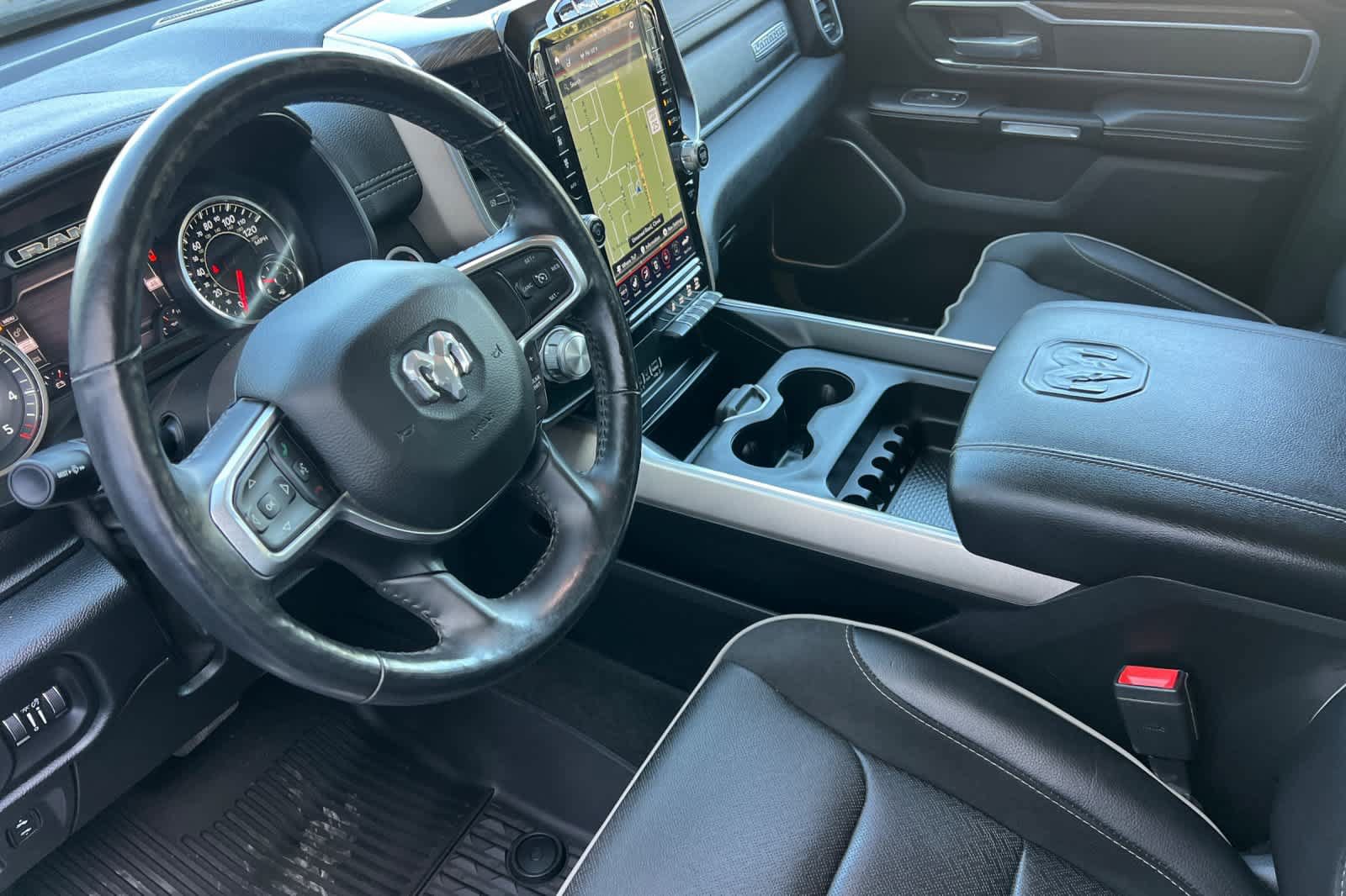 Used 2020 RAM 1500 Laramie RWD image 11