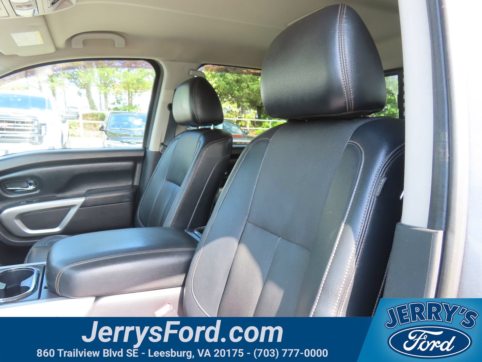 Used 2017 Nissan Titan SL w/ Chrome Package AWD/4WD image 33