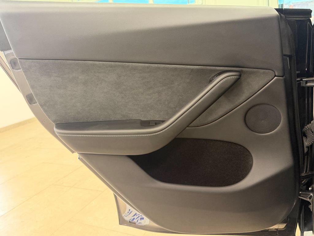 Used 2024 Tesla Model Y Long Range AWD/4WD image 20