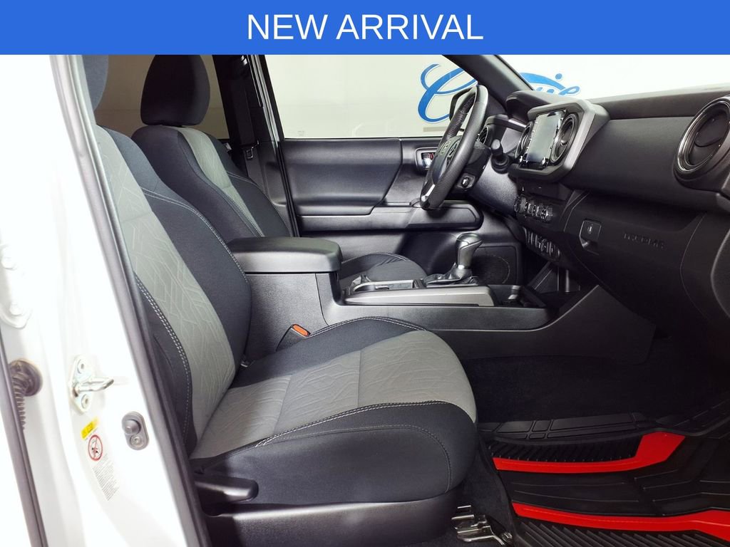 Used 2020 Toyota Tacoma TRD Off-Road w/ Technology Package image 12