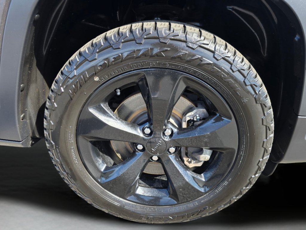 Used 2020 Jeep Cherokee Latitude Plus AWD/4WD image 29