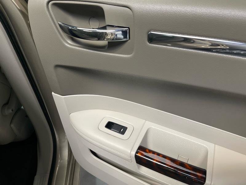 Used 2008 Chrysler 300 C w/ Sound Group II image 42