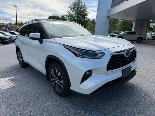 Used 2021 Toyota Highlander XLE AWD/4WD image 7