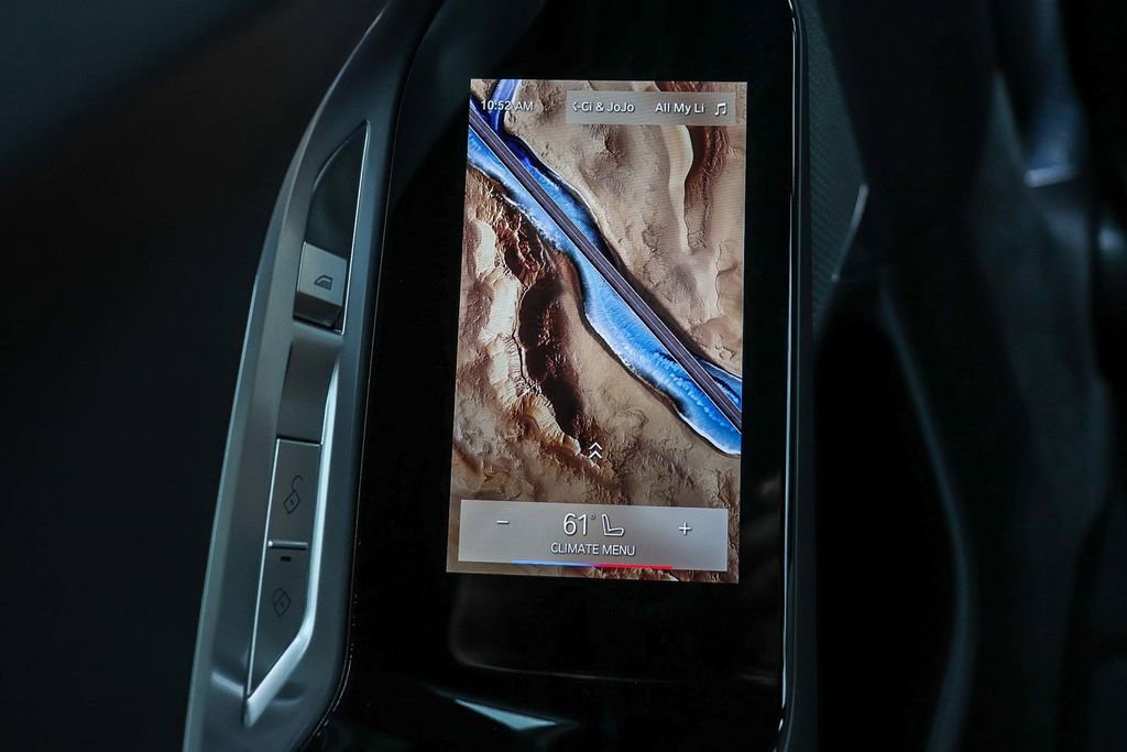 Used 2023 BMW 740i w/ Parking Assistance Package image 19