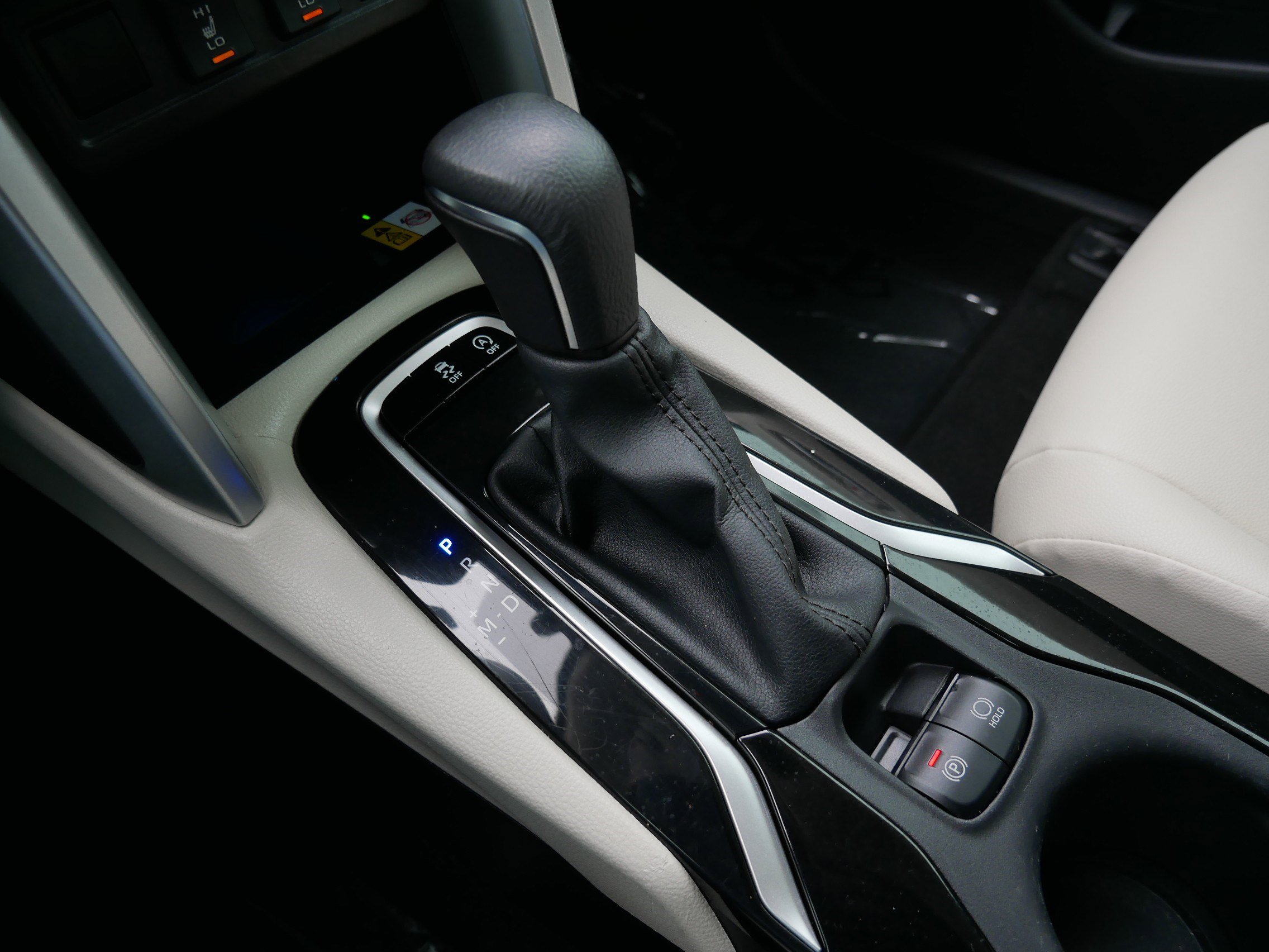 Used 2022 Toyota Corolla Cross XLE image 24