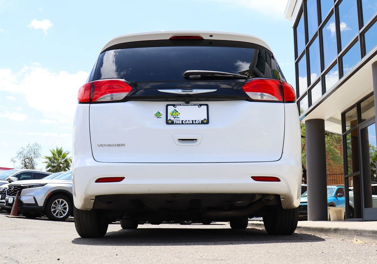 Used 2023 Chrysler Voyager LX FWD image 12