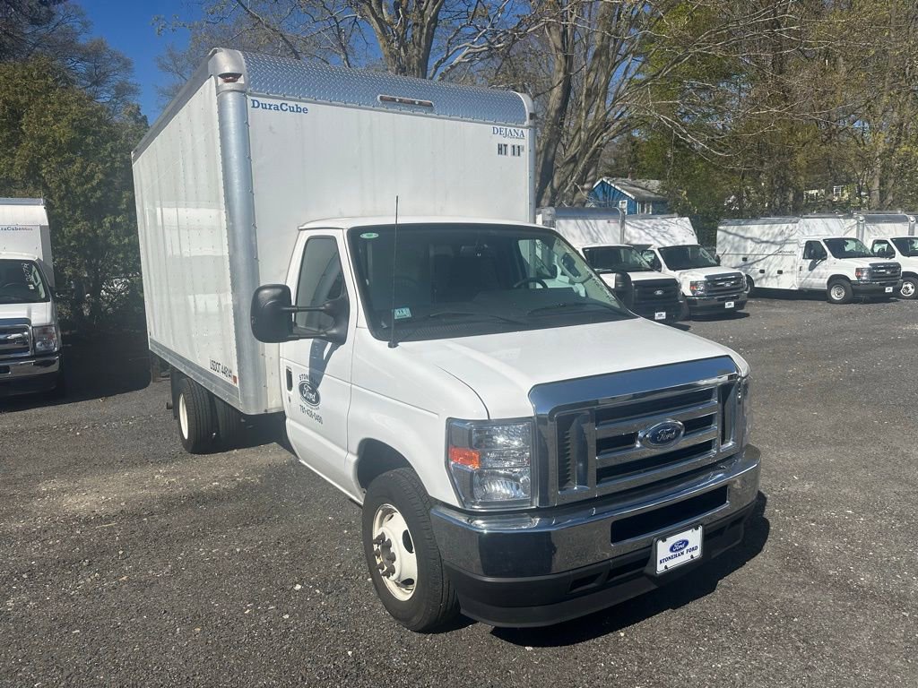 Used 2024 Ford E-350 and Econoline 350 Super Duty w/ Interior Upgrade Package RWD image 3
