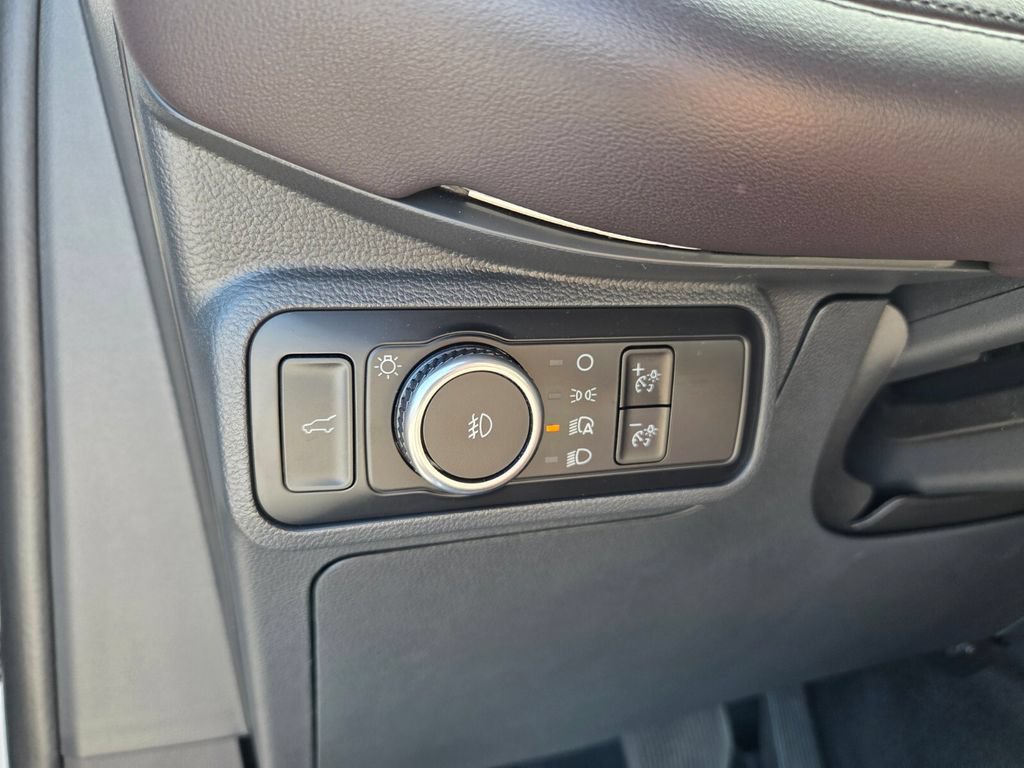 Used 2025 Ford Explorer Platinum RWD image 25