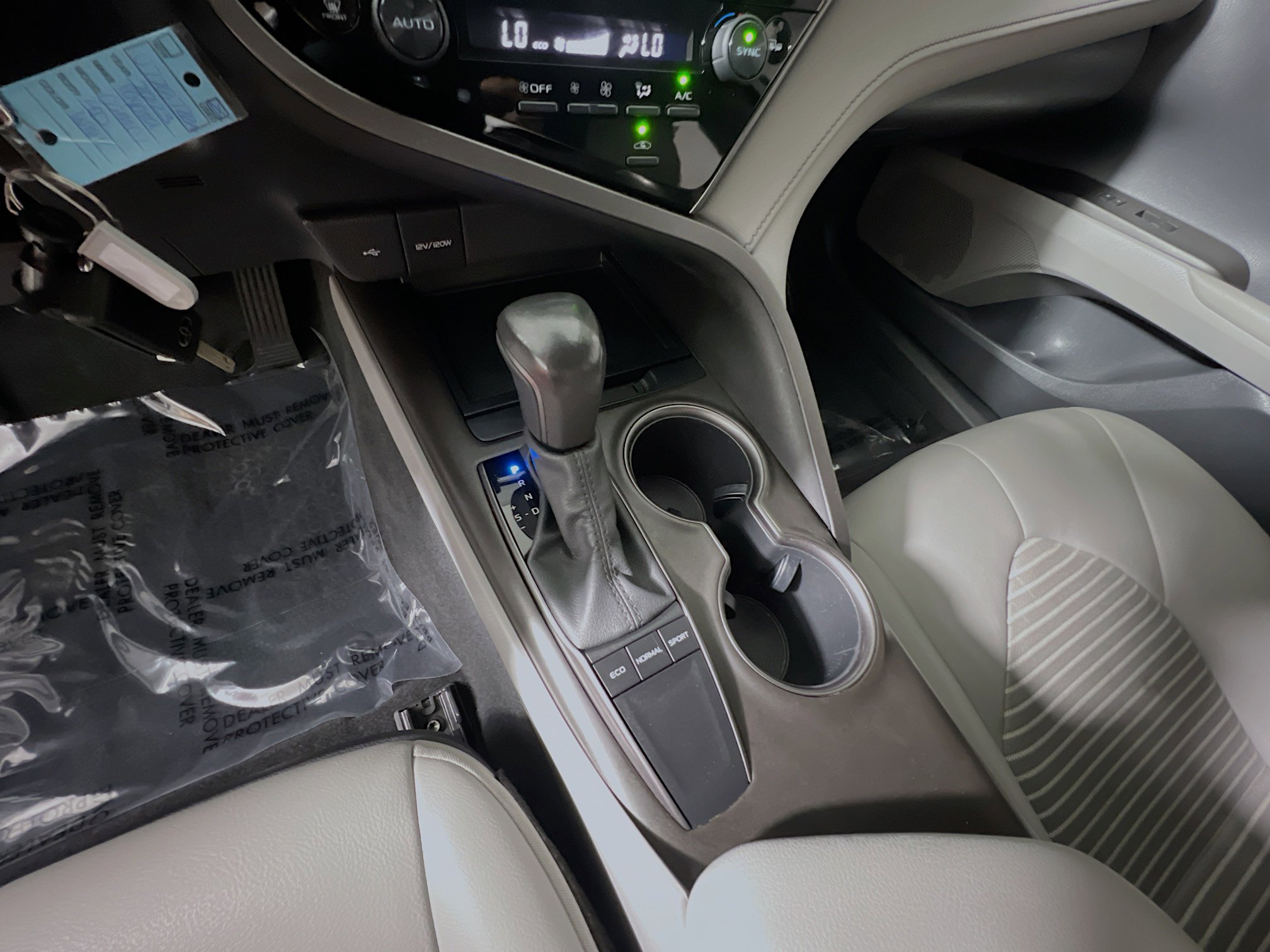 Used 2023 Toyota Camry SE image 25