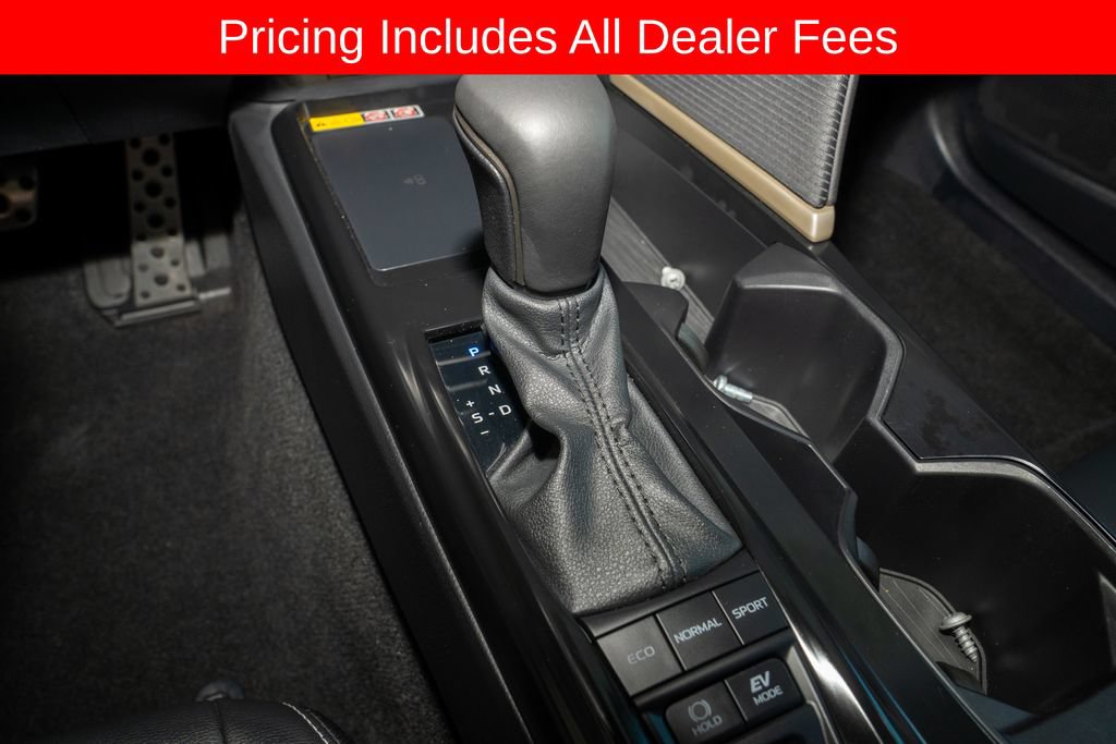 Used 2025 Toyota Camry SE FWD image 15