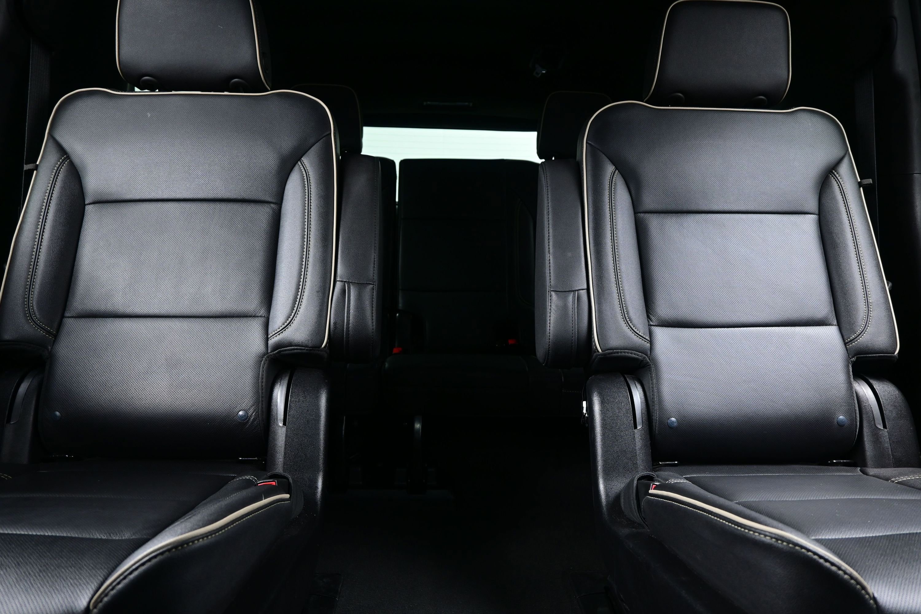 Used 2023 Chevrolet Suburban Premier AWD/4WD image 16