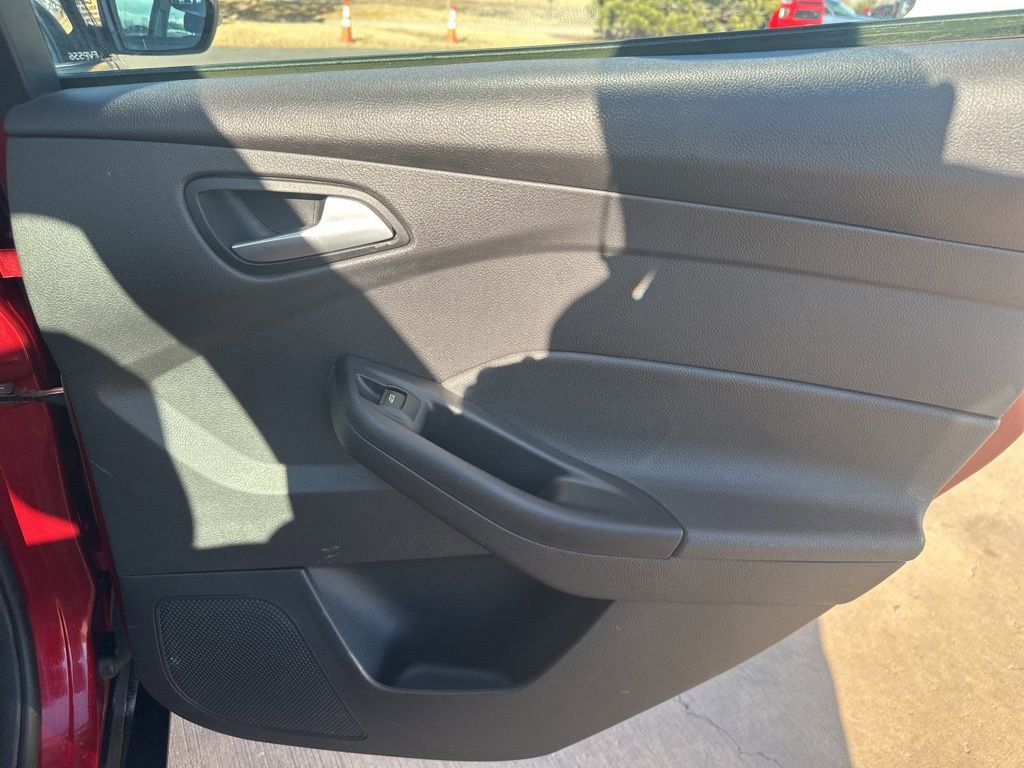 Used 2015 Ford Focus SE image 24