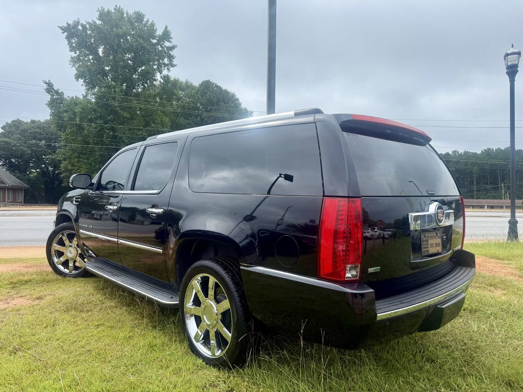 Used 2011 Cadillac Escalade ESV Luxury image 17