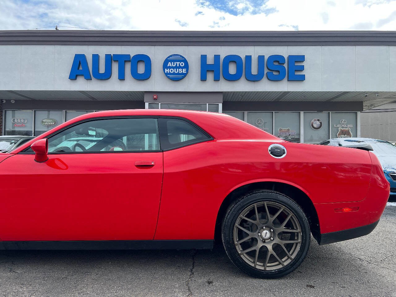 Used 2015 Dodge Challenger SXT image 31
