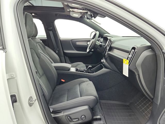 New 2026 Volvo XC40 B5 Ultra w/ Climate Package image 18