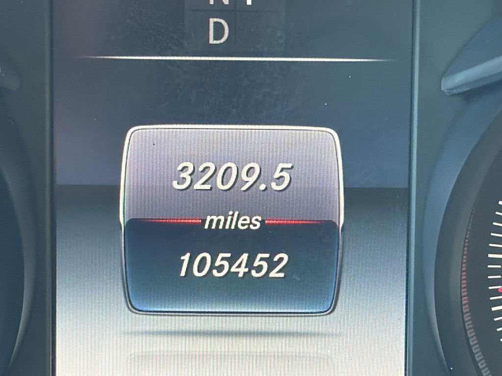 Used 2019 Mercedes-Benz GLC 300 4MATIC image 4